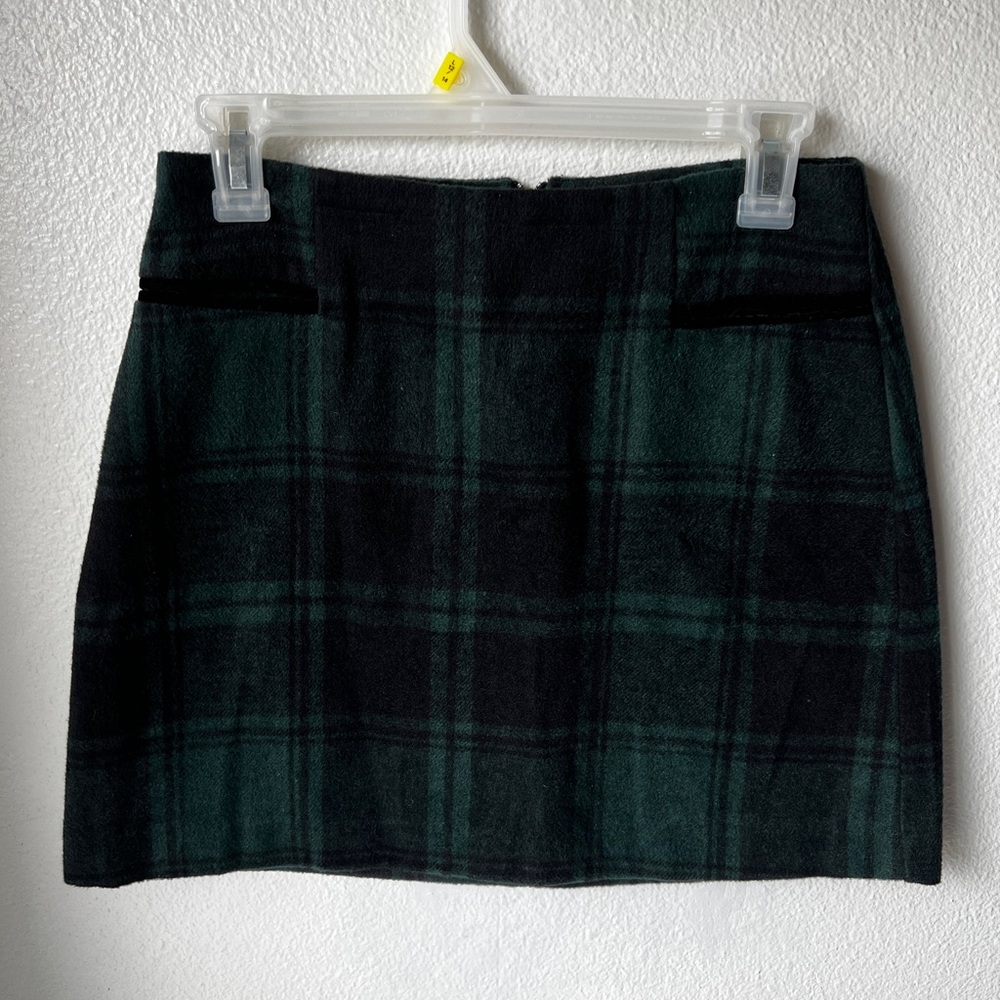 Cooper Key skirt. Zipper works perfectly, no tears or stains.